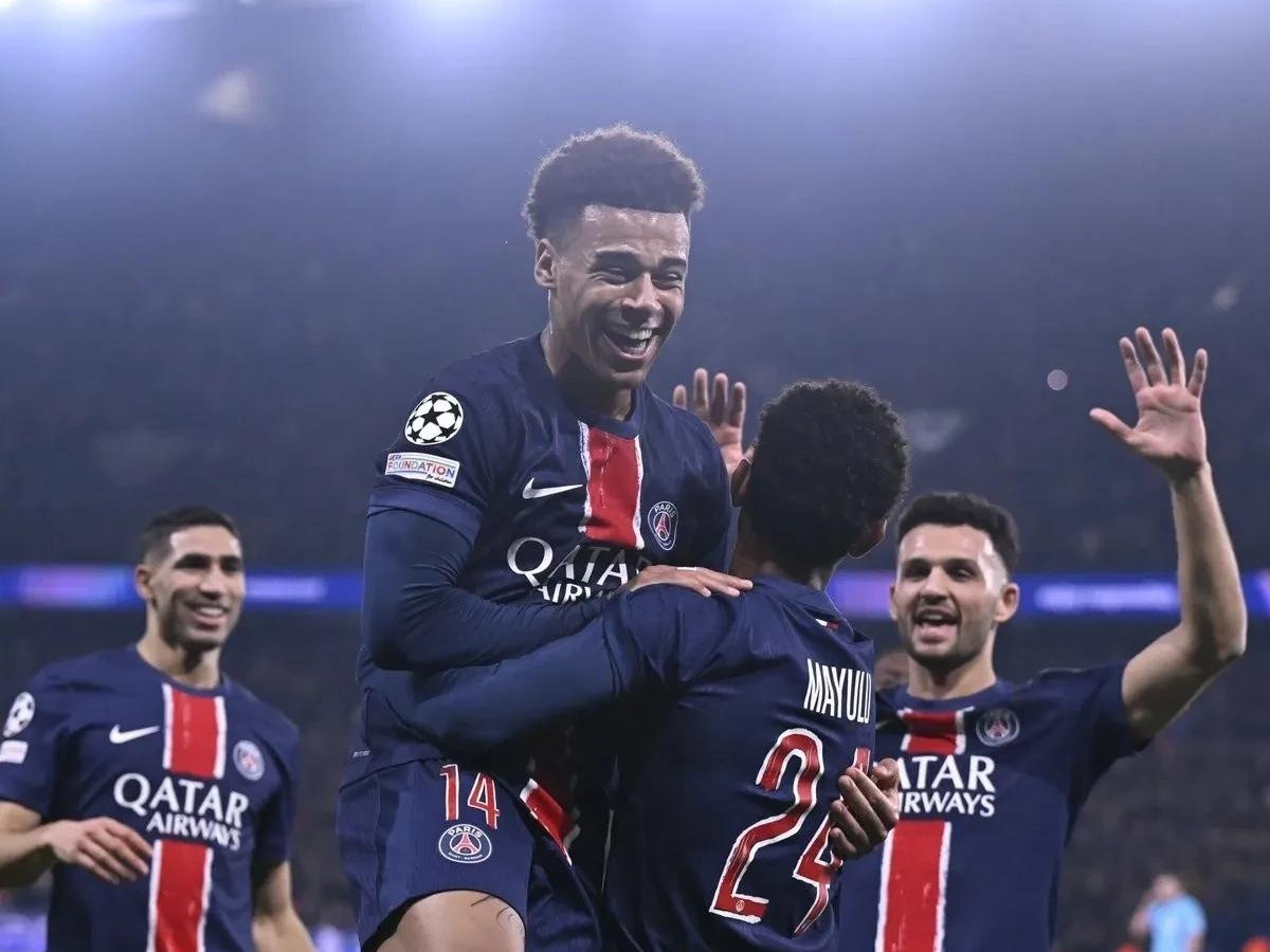 开云-今夜突围战来临，斯图加特围绕法国杯遗憾出局，球迷炸锅，团队化学反应显著(斯图加特奔驰竞技场)